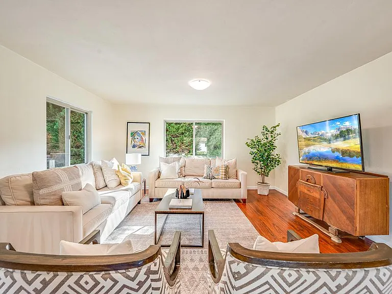 4170 Marguerita Way — Photo 9