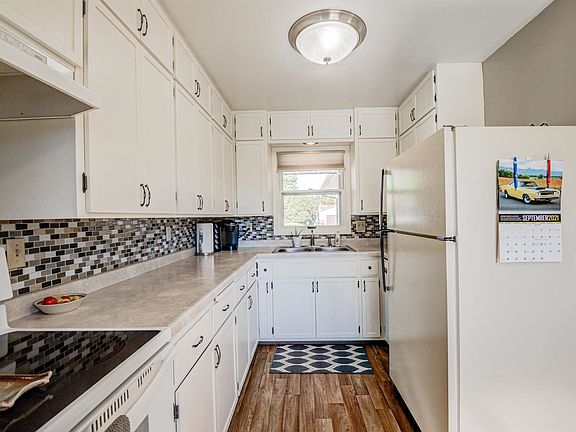 4th image of 455 Hilltop Ave
