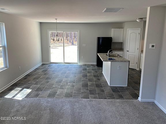 3rd image of 219 Desert Orchid Cir