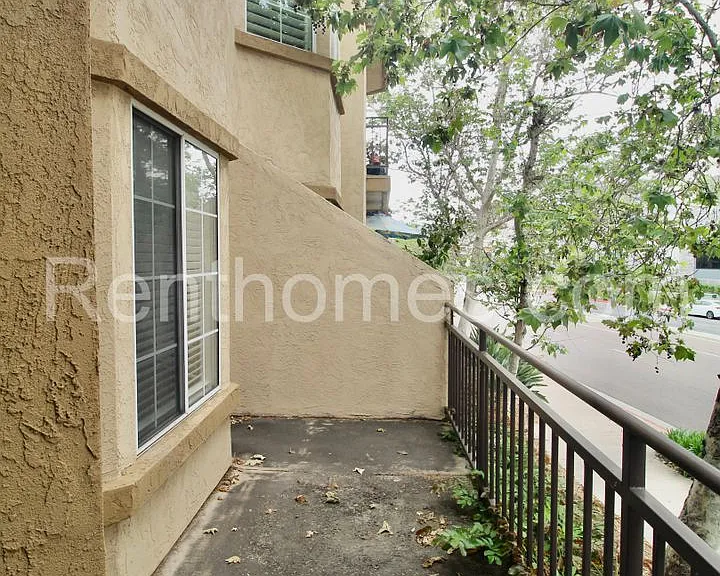 510 Camino De La Reina #104 — Photo 4