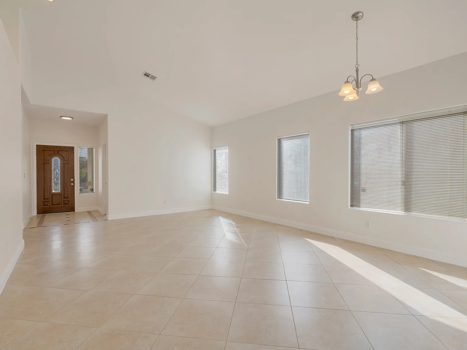 3 bed, 1546 sqft, $2,120 — Photo 3