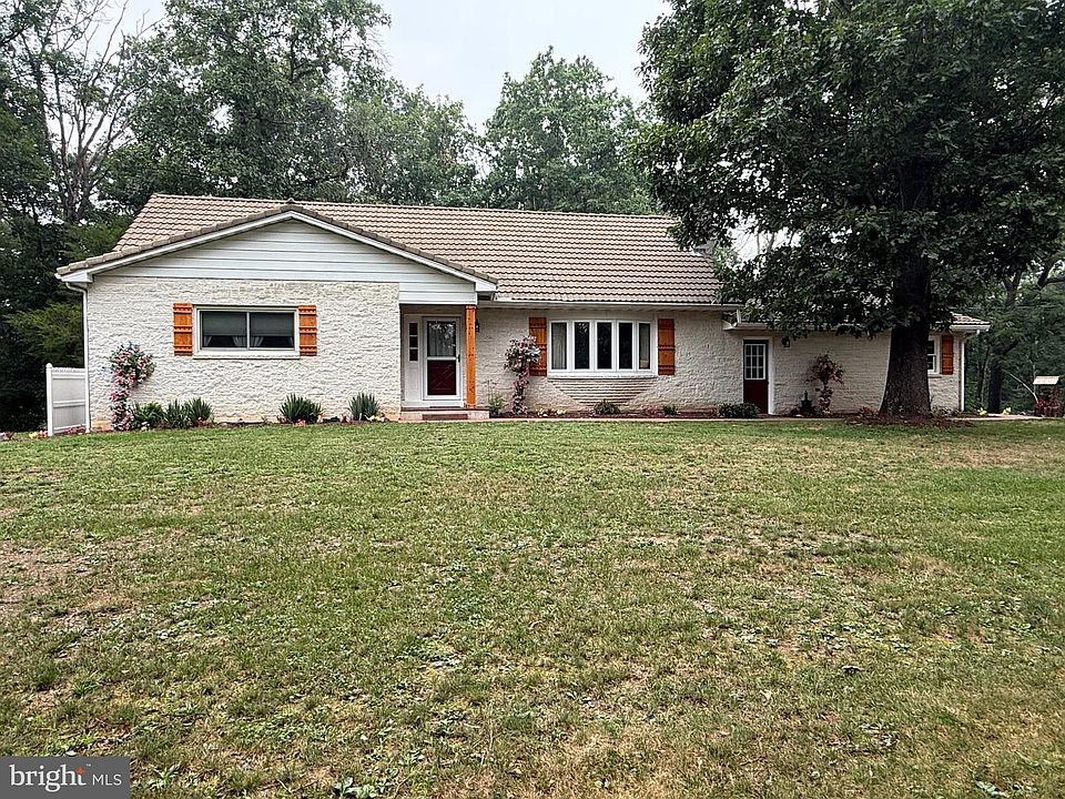 1st image of 11 Wagner Dr