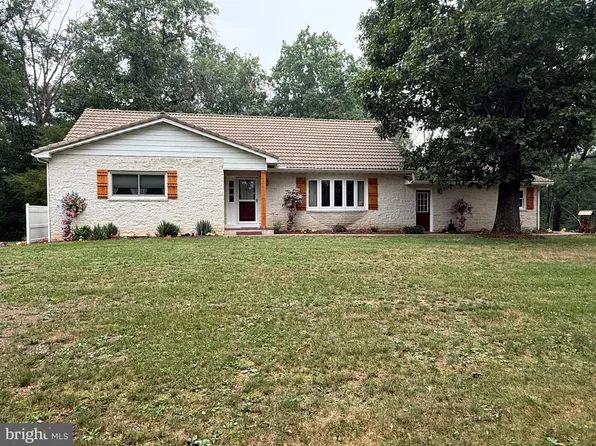 11 Wagner Dr, Mechanicsburg, PA 17050