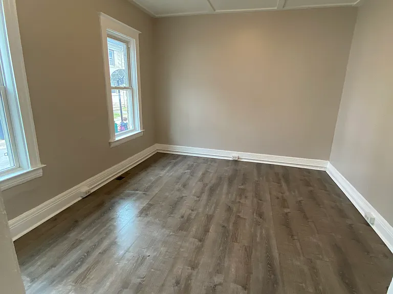 9 Lewis Pl — Photo 2