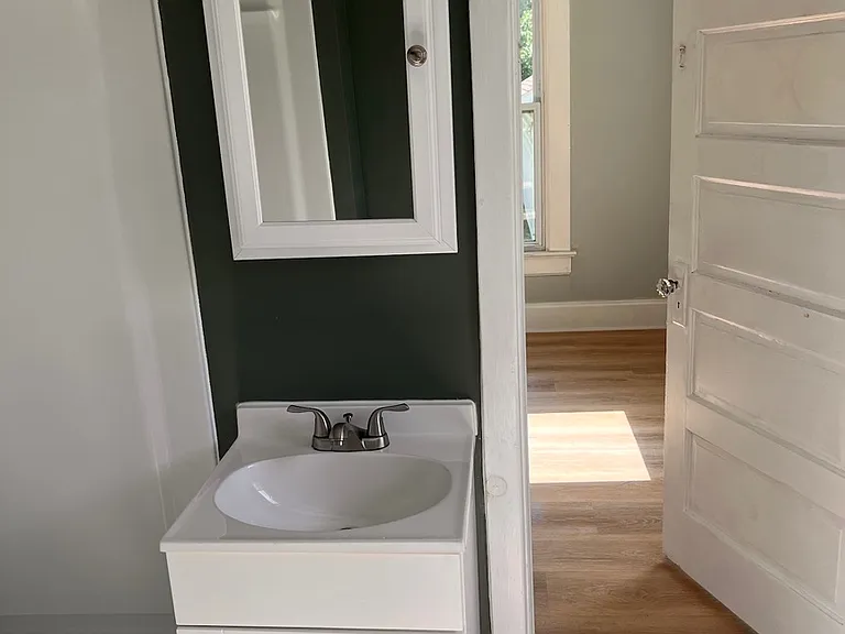 307 E Elm St — Photo 6
