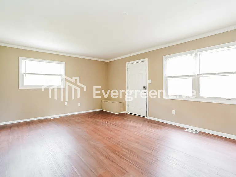 939 Colgate Rd — Photo 2