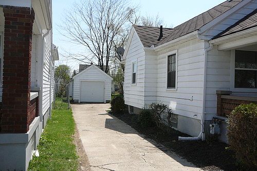 3rd image of 436 Sandhurst Dr