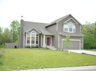 21045 Skyview Ln, Spring Hill, KS 66083