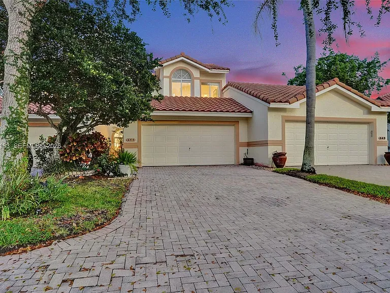 644 W Palm Aire Dr #644 — Photo 2