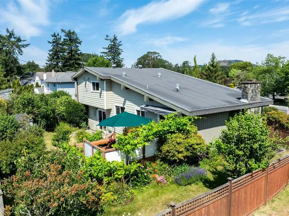 4070 Larchwood Dr, Saanich, BC V8N 6H7