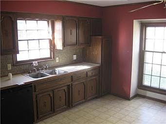 5th image of 1000 N Forest Ln