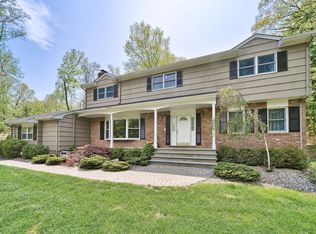 106 Smoke Rise Dr, Warren, NJ 07059