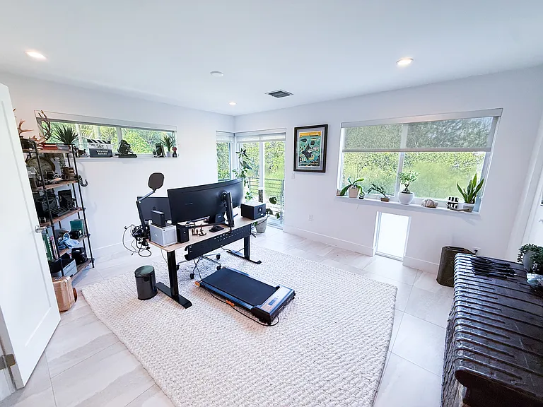590 SW 6th Ave — Photo 12