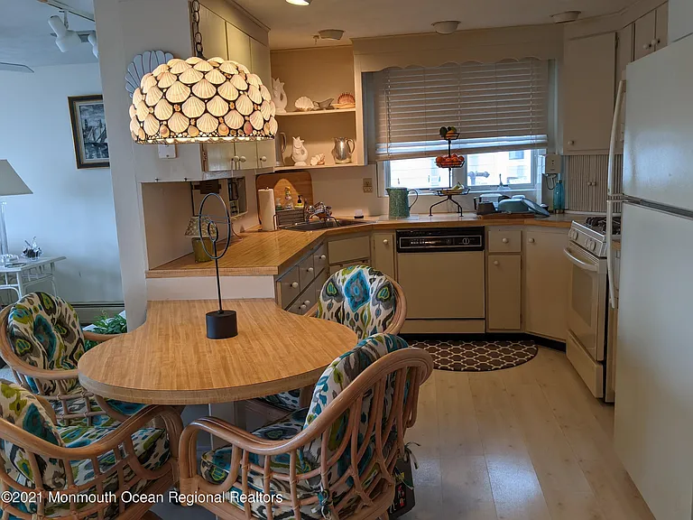289 Monterey Cir — Photo 19