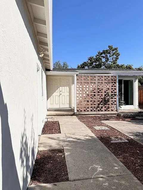3 bed, 1080 sqft, $4,500 — Photo 2