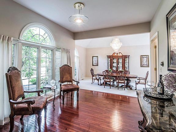 4th image of 1651 Abbotsford Green Dr