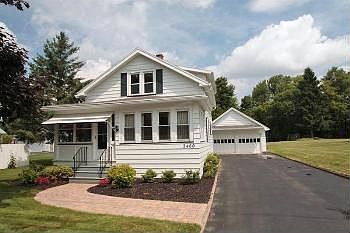 2nd image of 2460 Browncroft Dr