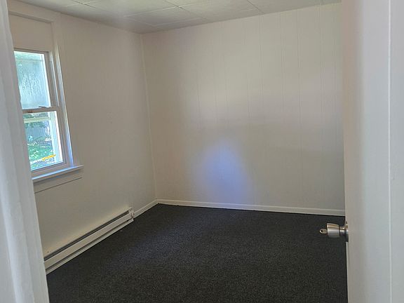 3rd image of 914 Oakwood Blvd