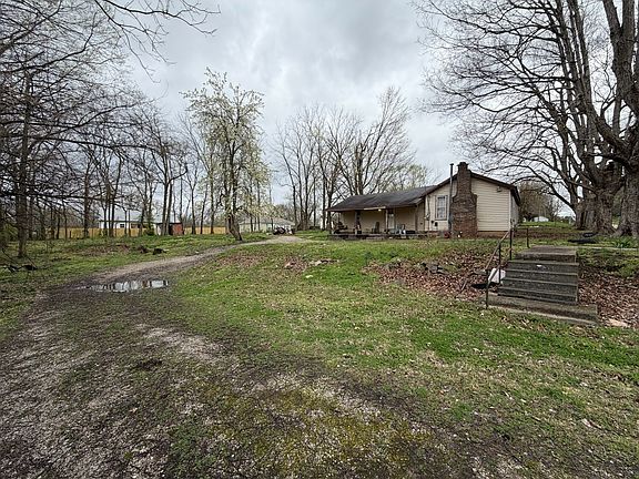 2nd image of 355 Laurel St