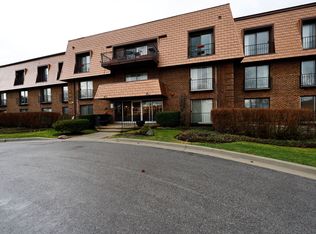 3950 Dundee Rd APT 302, Northbrook, IL