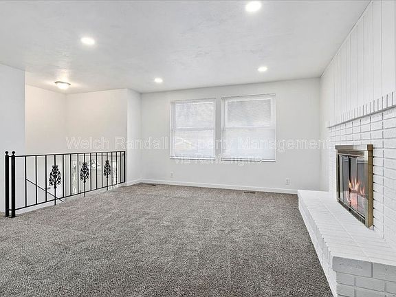 3rd image of 3757 W Clermont Dr