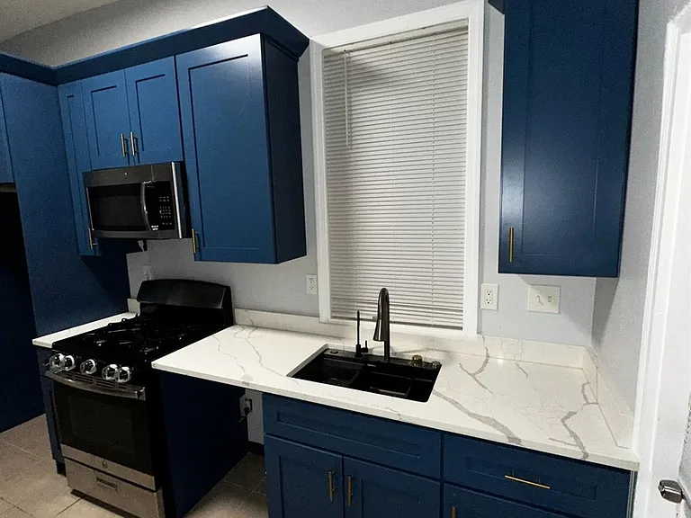 208 E 9th St #1 — Photo 1