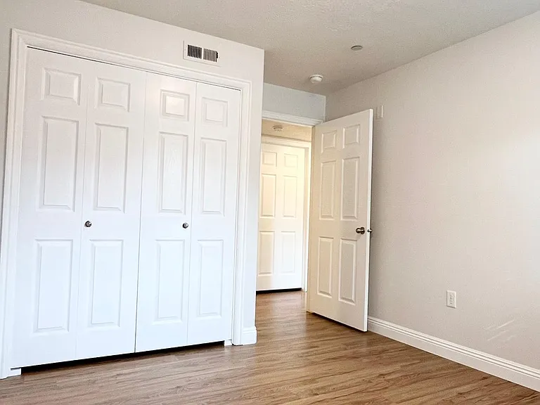 117 E Calbourne Ln #I1 — Photo 26