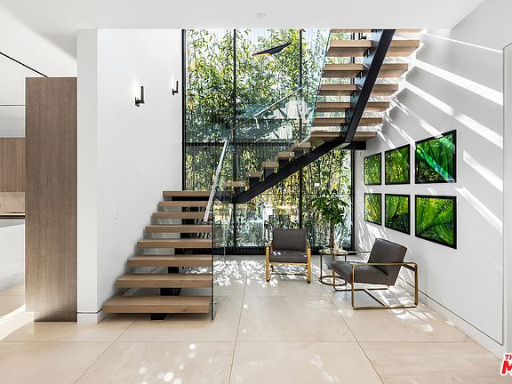 5th image of 818 N Curson Ave