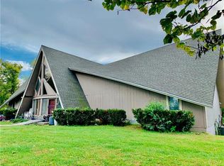 24307 E Bob White Ln, Lees Summit, MO 64086