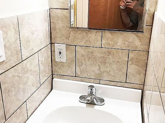 5th image of 4527 40th St APT 1F