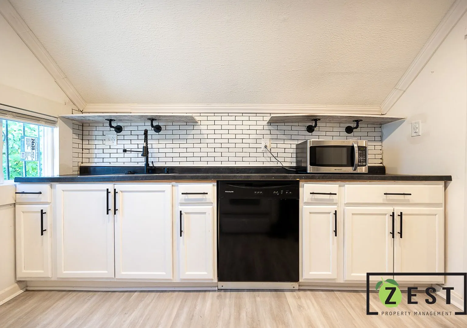 20830 Westview Ave — Photo 3