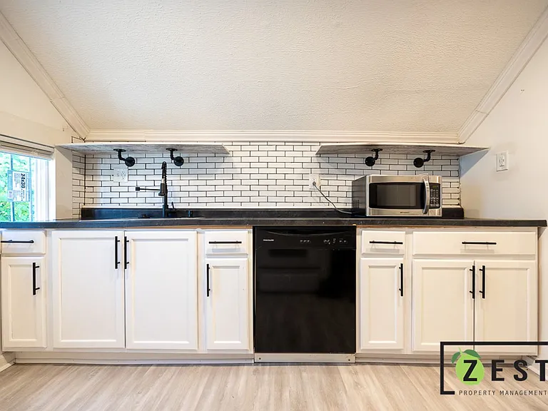 20830 Westview Ave — Photo 3