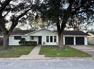 2304 Belvedere Dr, Baytown, TX 77520