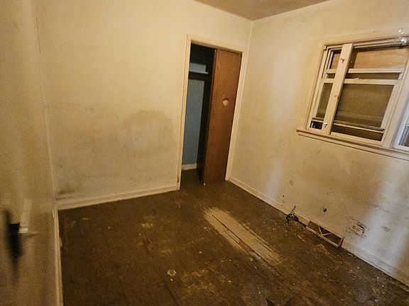 4th image of 823 N Waller Ave