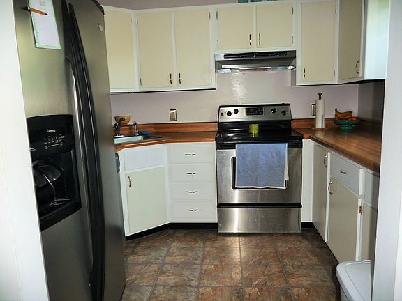 Stainless appliances stay