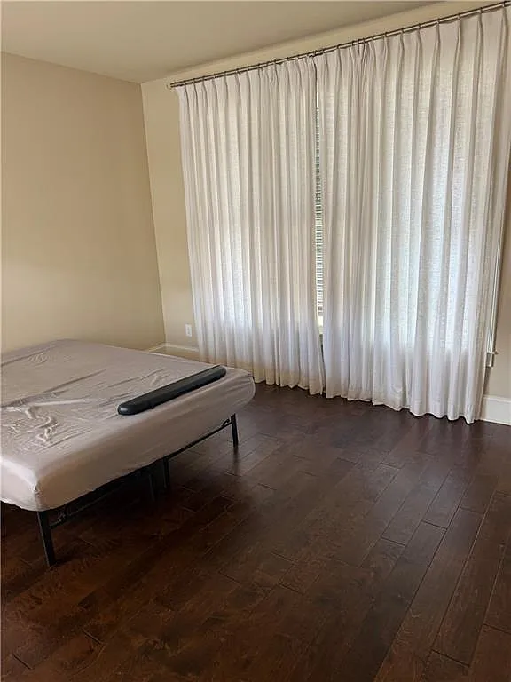 4 bed, 3.0 bath, 2564 sqft, $3,350 — Photo 3