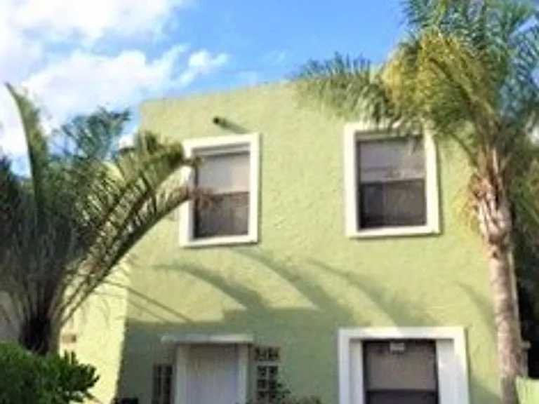 315 Pine Ter — Photo 2