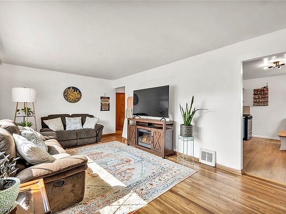 5th image of 4374 W 182nd St