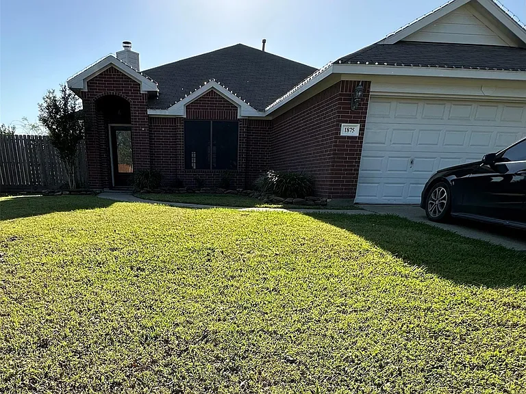 1875 Redwood Ln — Photo 2
