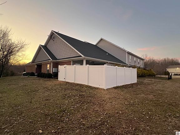 3rd image of 3482 Trail Head Dr