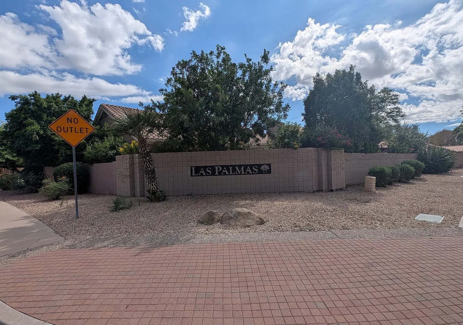 4 Bedroom Single Story Home W/ Pool & 3 Car Garage Available Near W McDowell Rd & N Dysart Rd! — Photo 4