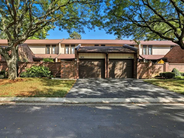 1105 Kirts Blvd Unit C, Troy, MI 48084