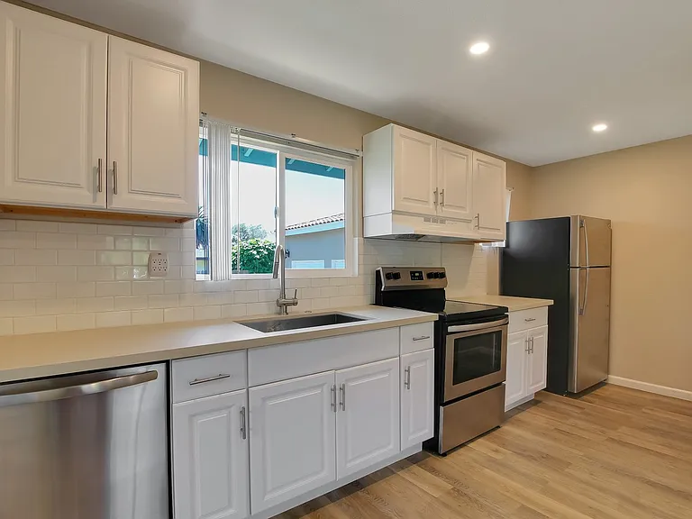130 S Soledad St — Photo 20