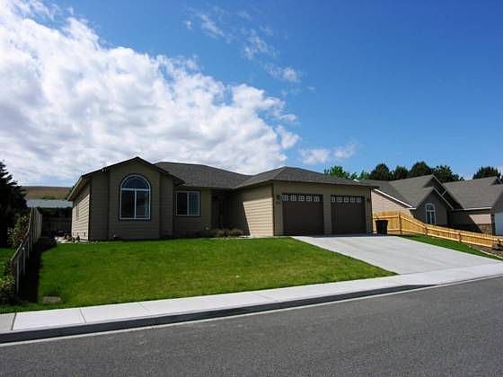 1st image of 1815 W 39th Ave