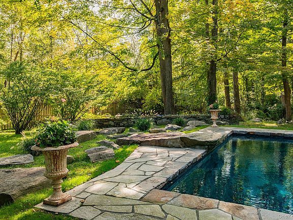 3rd image of 521 Barrett Hill Road