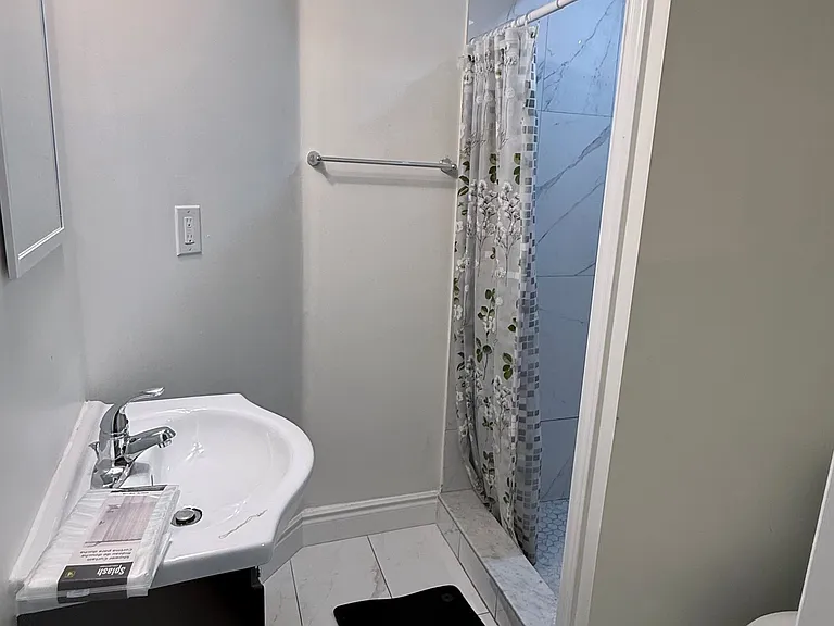 50 Thorntree Cres #BASEMENT — Photo 4
