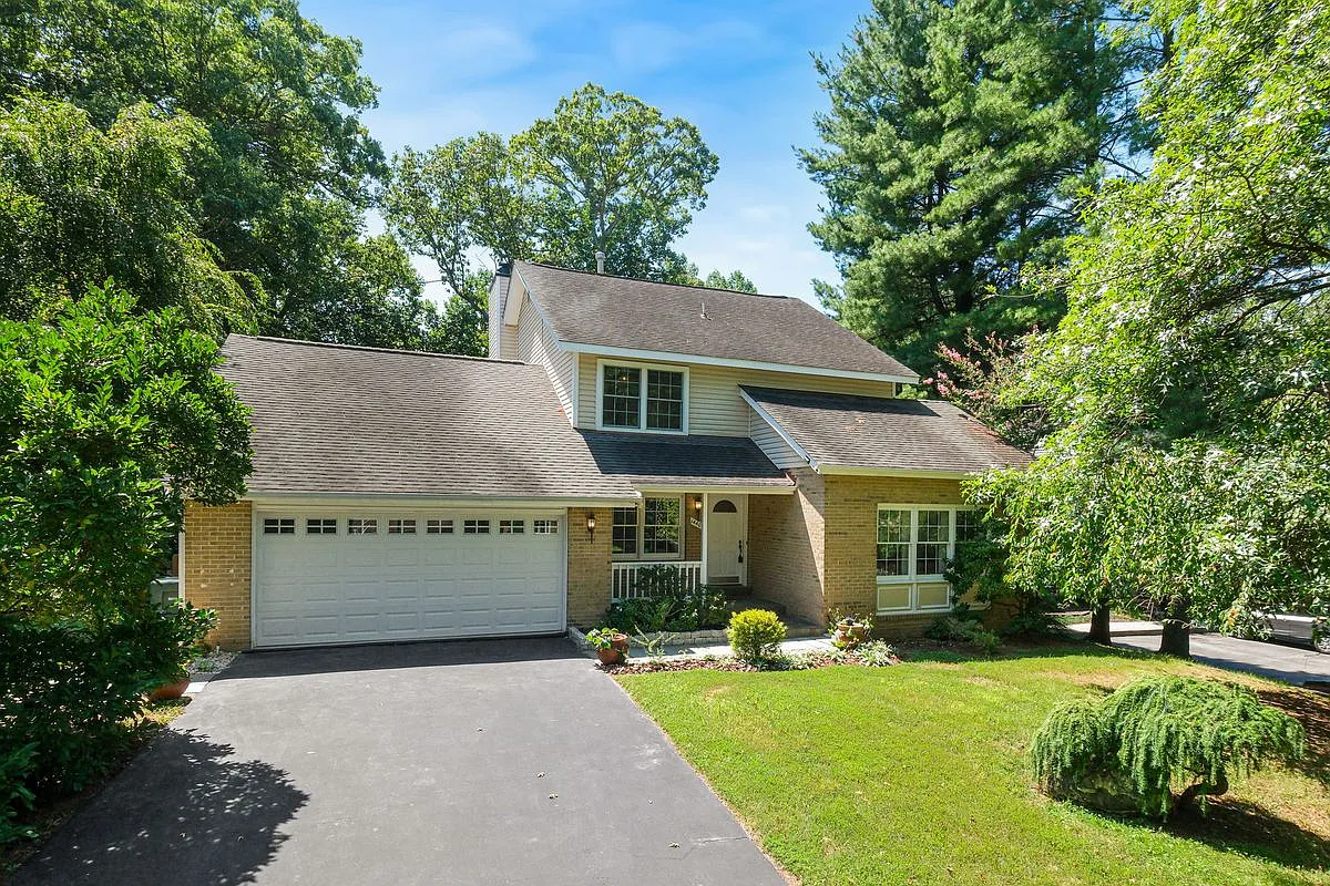 4 bed, 3.5 bath, 2786 sqft, $4,350 — Photo 1