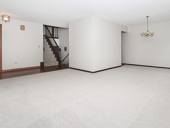 3rd image of 102 S Crest Ave