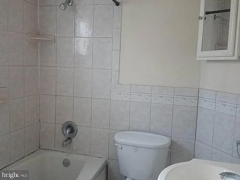 1919 Spring Garden St #3F — Photo 9