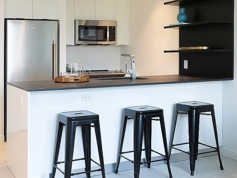 22 Chapel St #13J — Photo 1